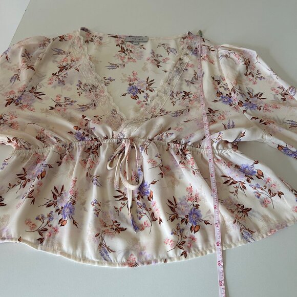 NWOT Large White Long Sleeve Plunge V-Neck Floral Peplum Puff Sleeve Blouse - Picture 13 of 16